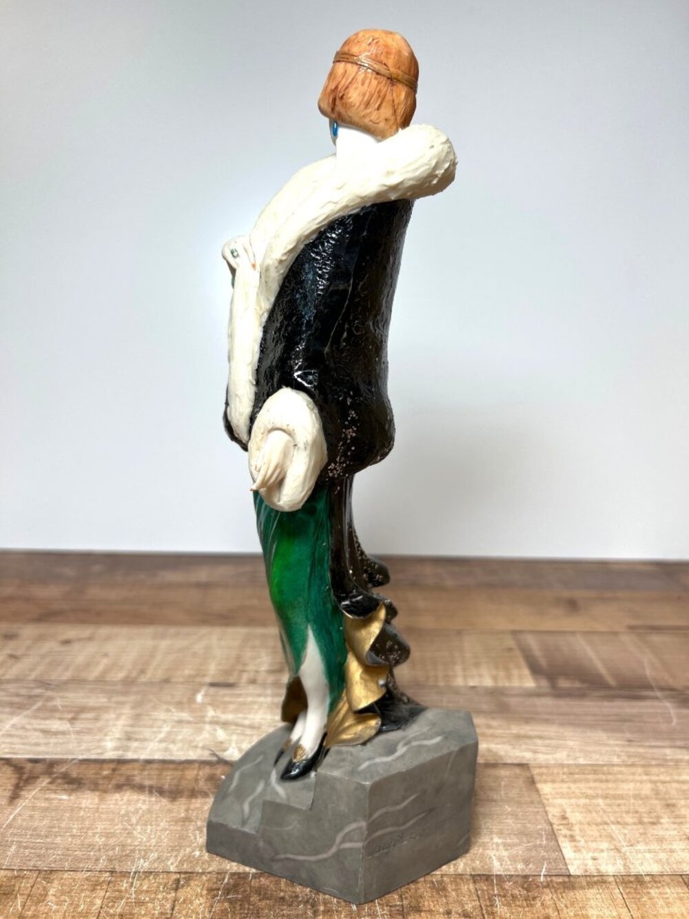 Art Deco-Inspired Lady Figurine With Black Coat & Green Dress On Stone-Like Base - Picture 4 of 8